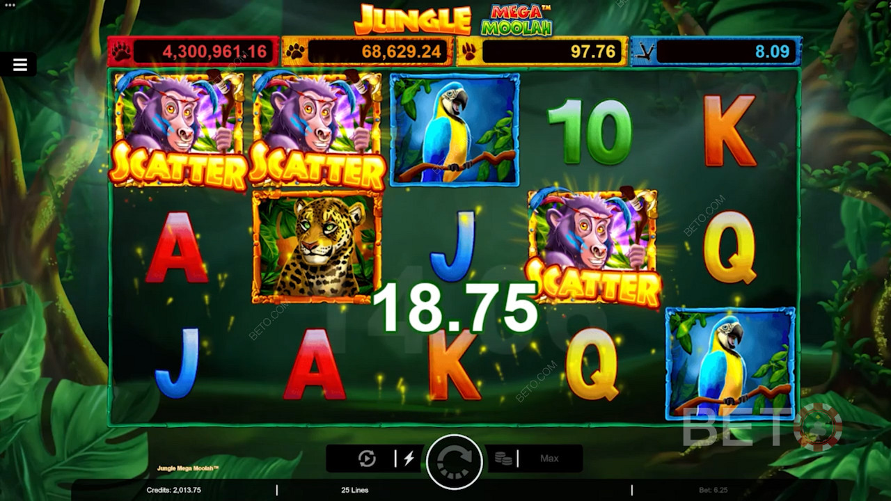 Jungle Mega Moolah オンラインスロットゲームで、3匹の猿のスキャッターを着地させてフリースピンを発動させます。